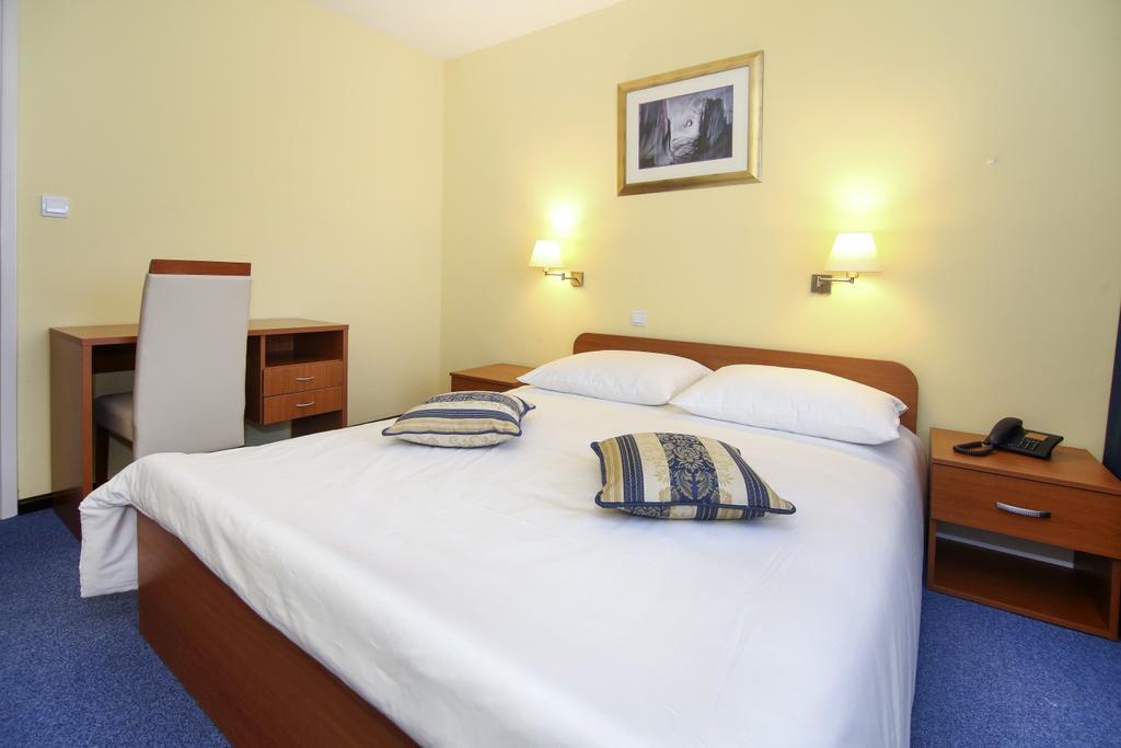 Hotel Zagreb Спліт Екстер'єр фото